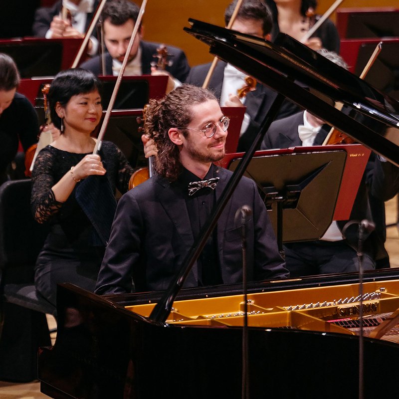 VAL&Egrave;RE BURNON MOZART
