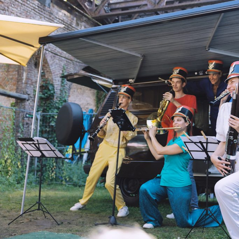 Dimanche en famille - Pierre et le loup (sur la route) - Cie Artichoke