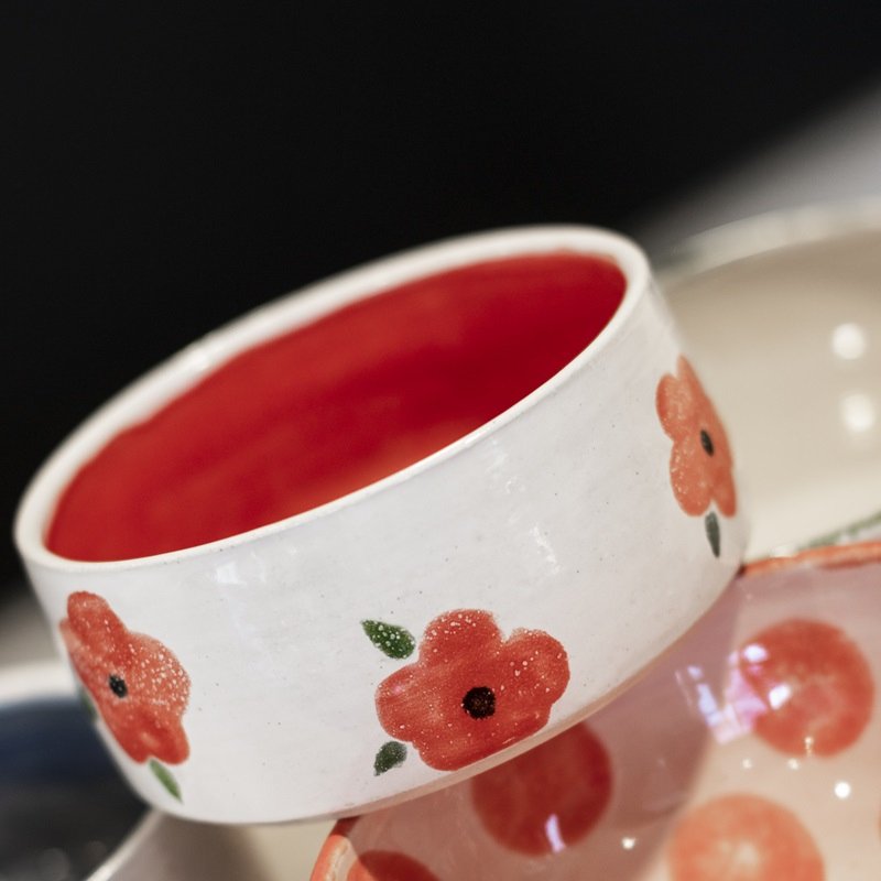 Atelier de décoration sur poterie